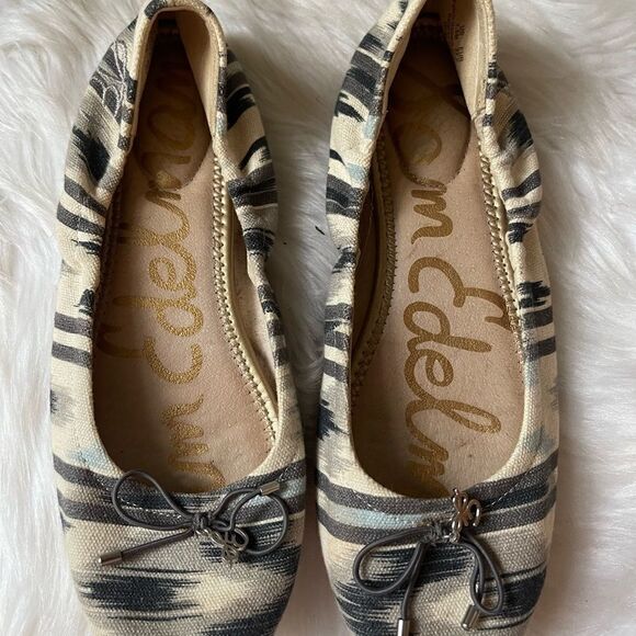 Sam
Edelman Felicia beige & gray fabric flats with silver tone accent size 7.5M - Picture 9 of 9